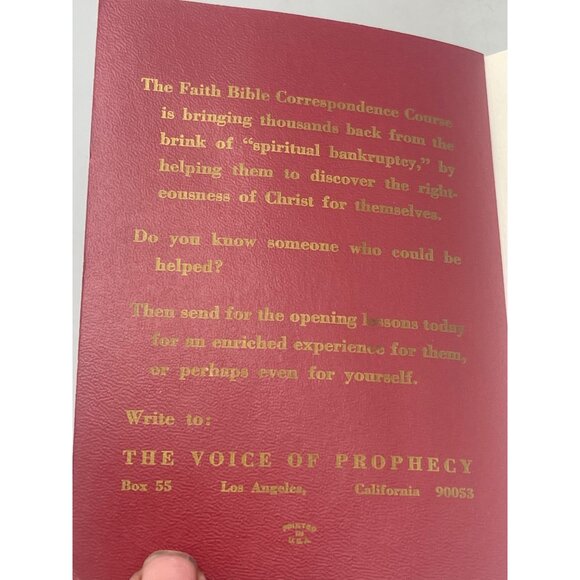 the avent keepsake paperback book 168 pages English red READ - Picture 5 of 9